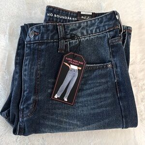 No Boundaries Super High Rise Straight Thru Hips & Thighs Lightly Distressed